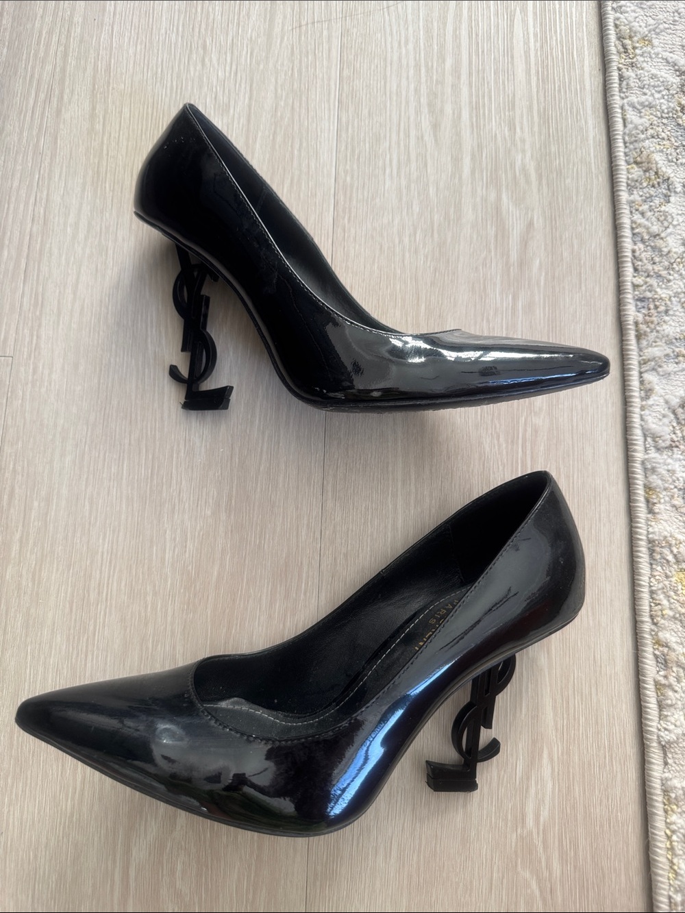 Saint Laurent Black Patent Leather Logo-Heel Pointed Pumps